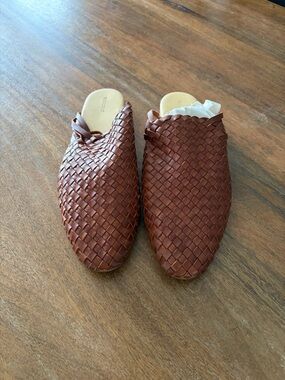 Nisolo Women’s Woven Leather Slide Mules - Brown (11)